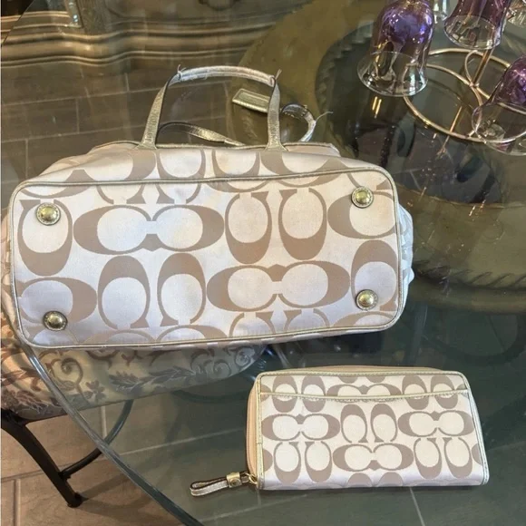 Coach Poppy Signature Tote and Wallet Set - Picture 2 of 9